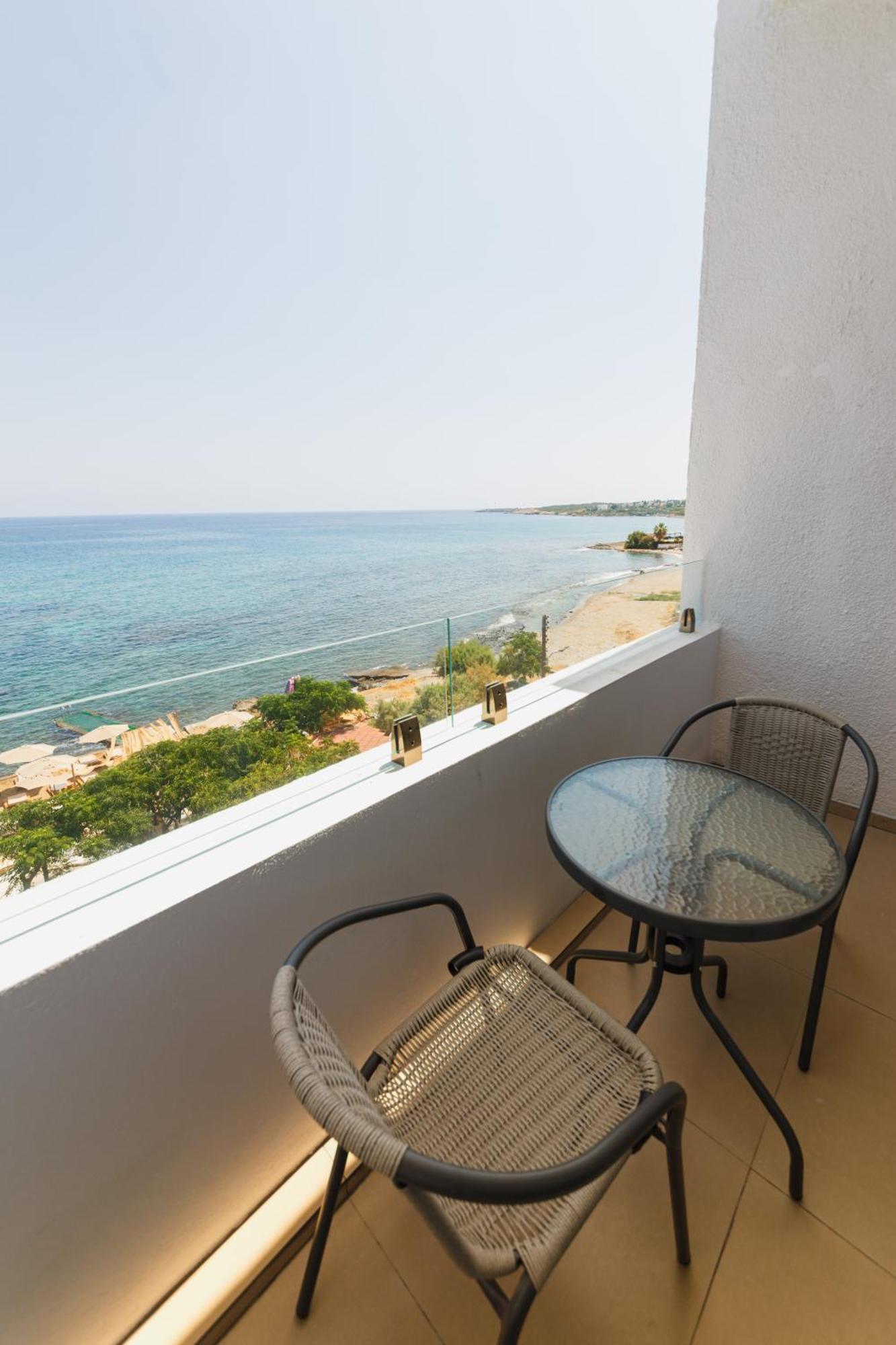 Azure Bay Hotel Ayia Varvara Екстериор снимка