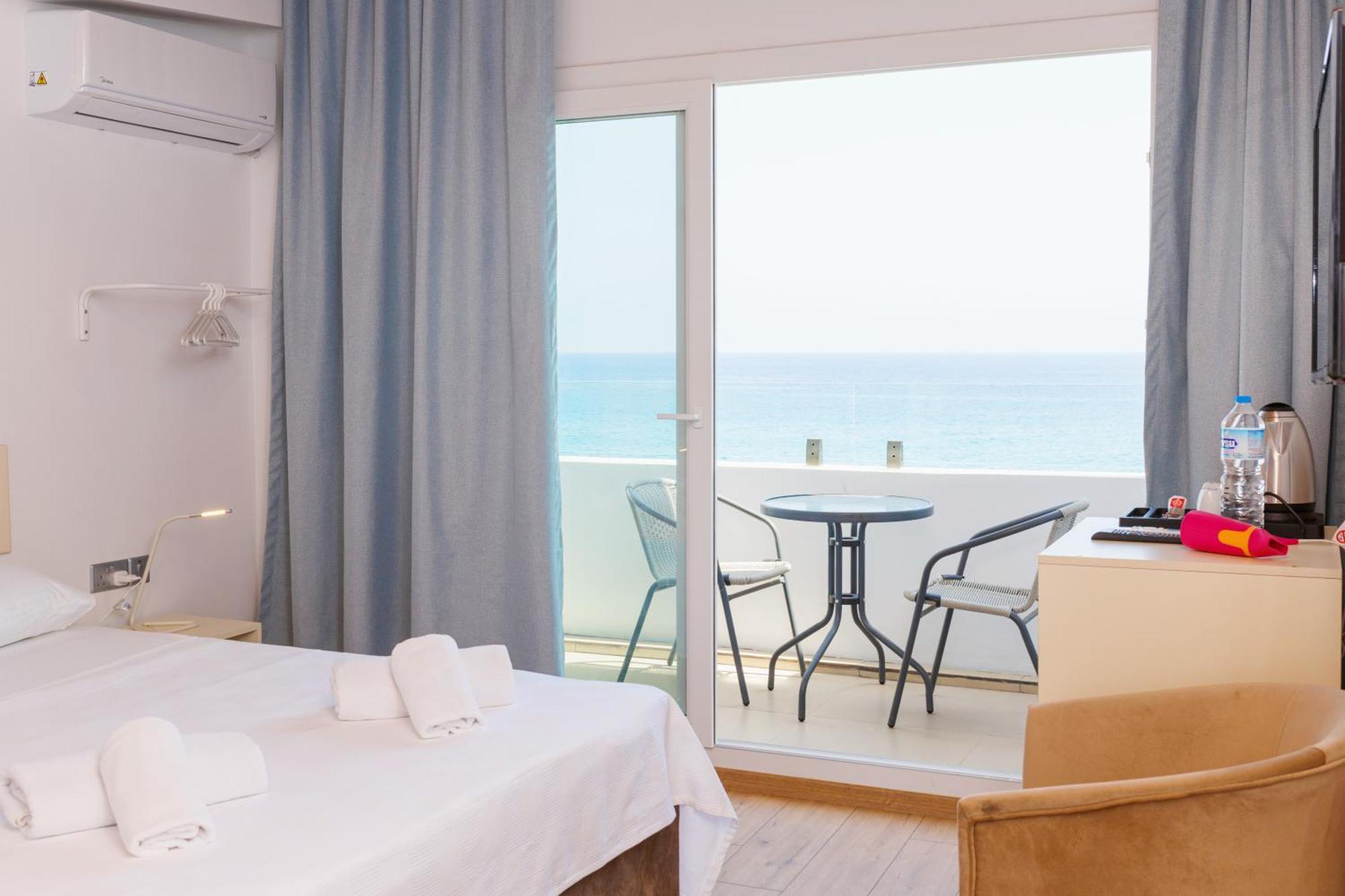 Azure Bay Hotel Ayia Varvara Екстериор снимка