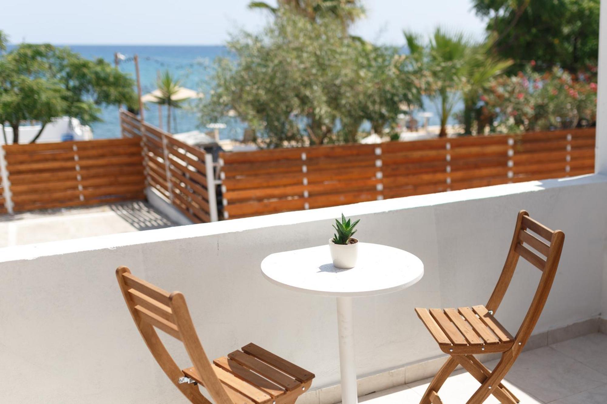 Azure Bay Hotel Ayia Varvara Екстериор снимка
