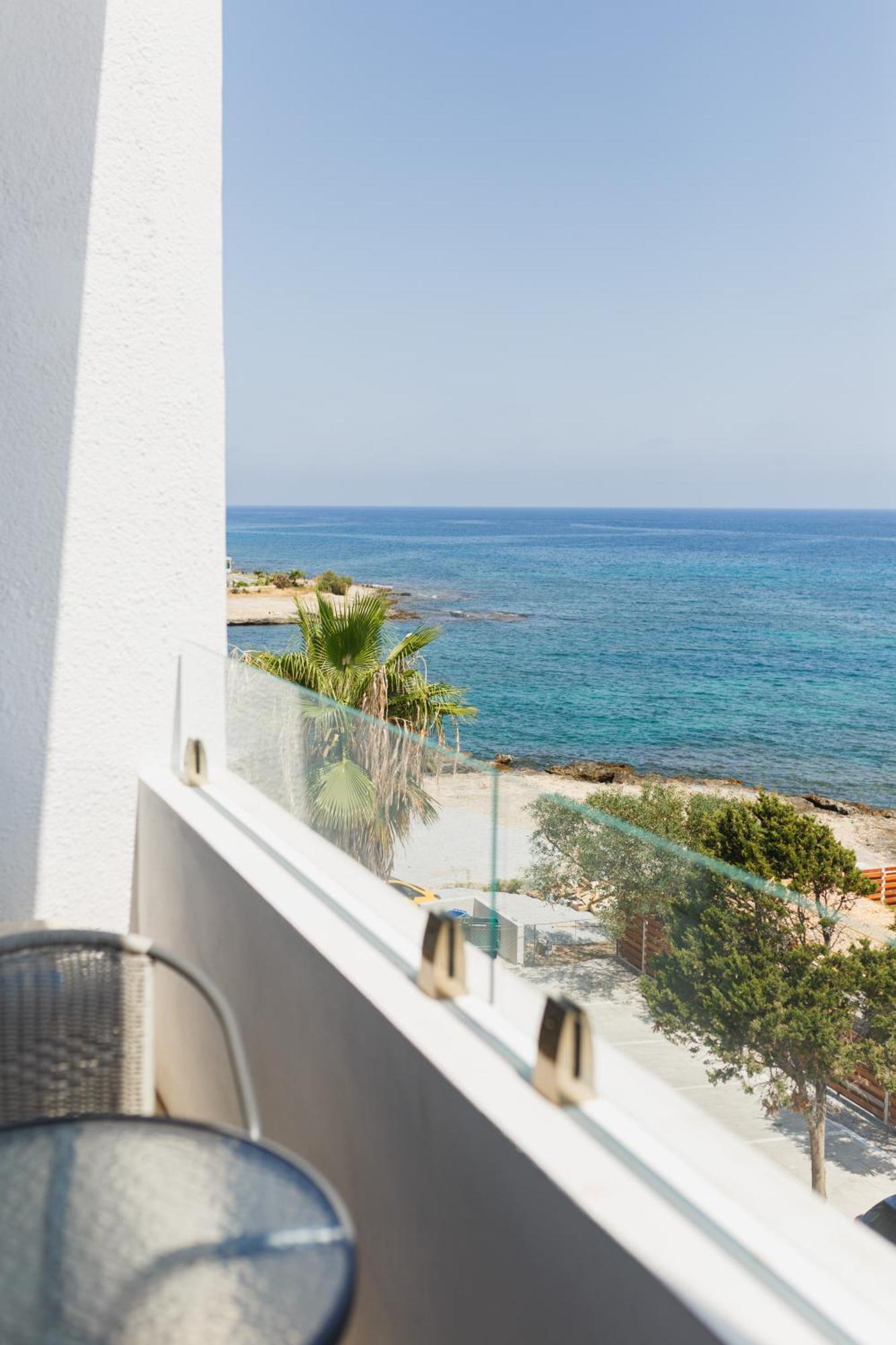 Azure Bay Hotel Ayia Varvara Екстериор снимка