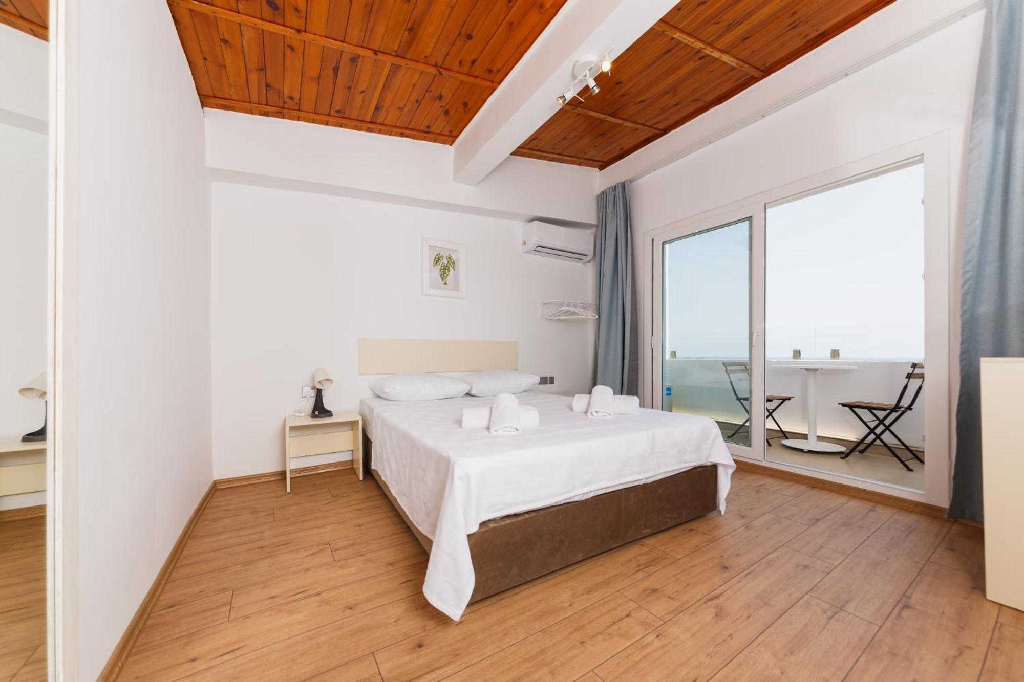 Azure Bay Hotel Ayia Varvara Екстериор снимка