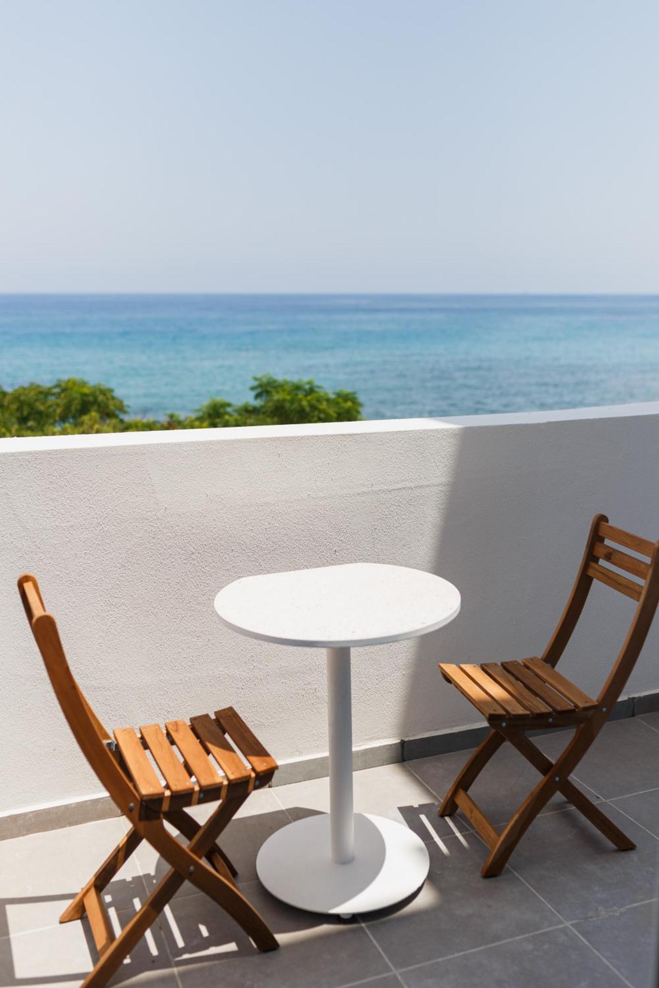 Azure Bay Hotel Ayia Varvara Екстериор снимка