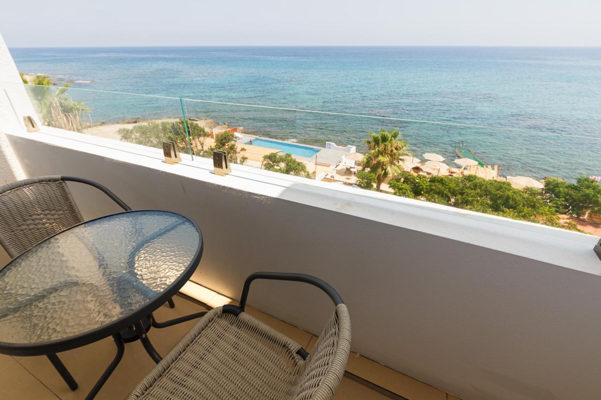 Azure Bay Hotel Ayia Varvara Екстериор снимка