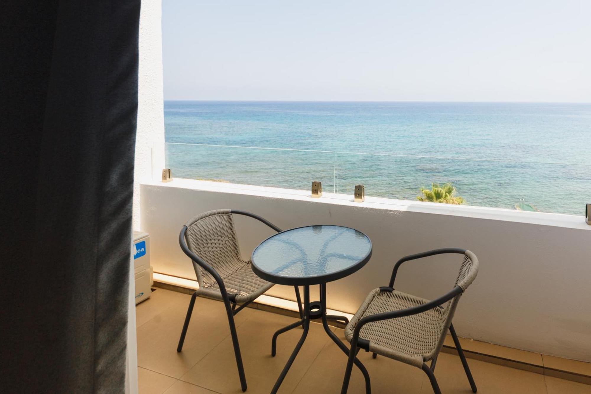Azure Bay Hotel Ayia Varvara Екстериор снимка