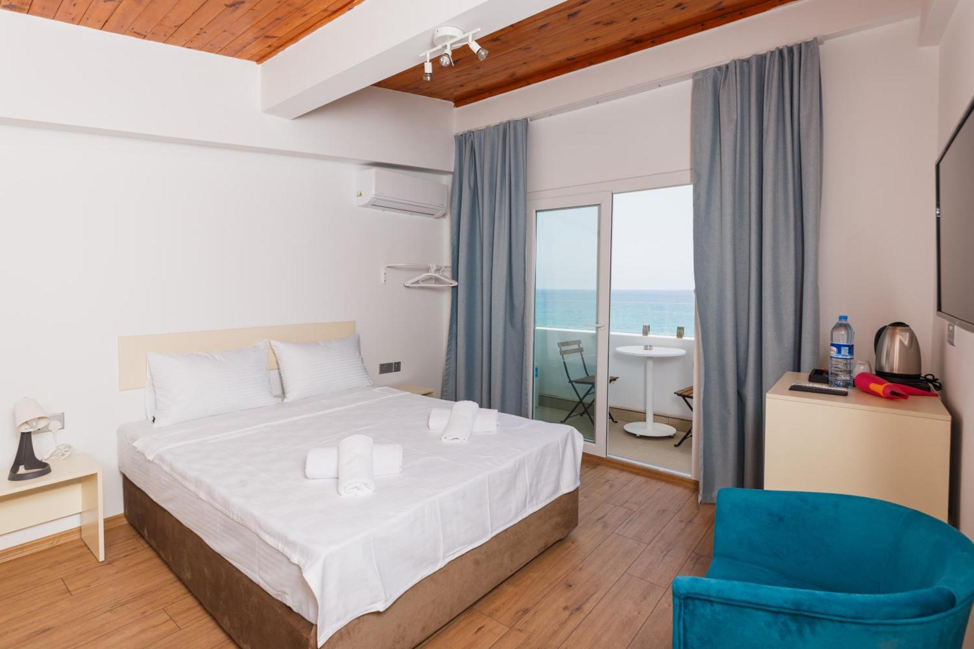 Azure Bay Hotel Ayia Varvara Екстериор снимка
