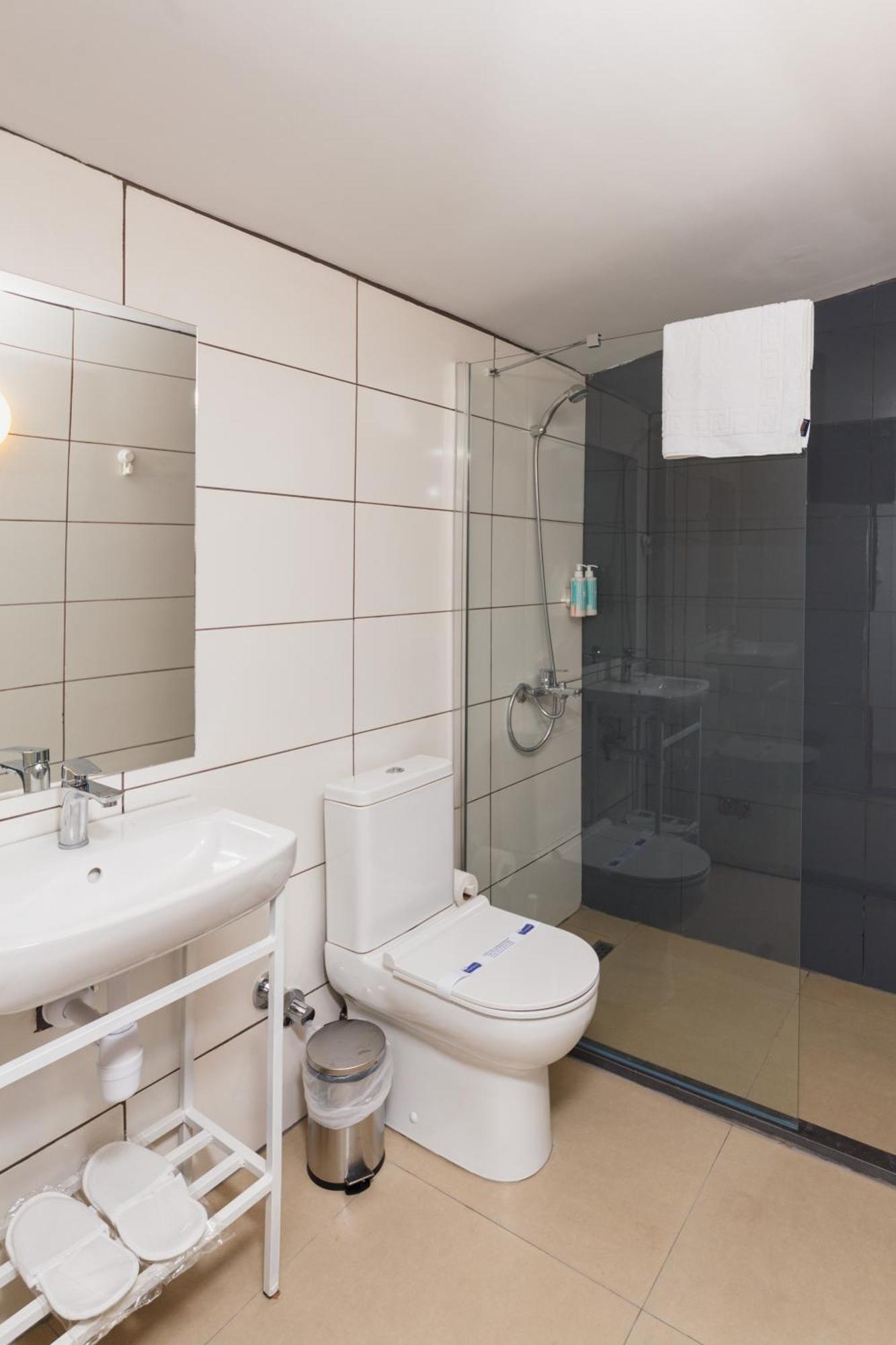 Azure Bay Hotel Ayia Varvara Екстериор снимка
