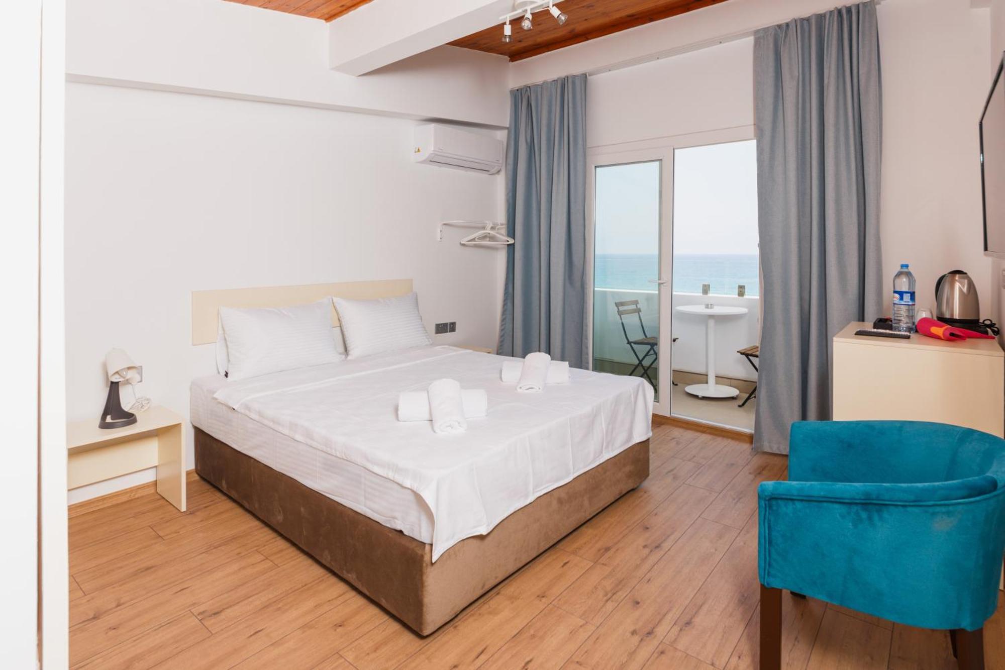 Azure Bay Hotel Ayia Varvara Екстериор снимка