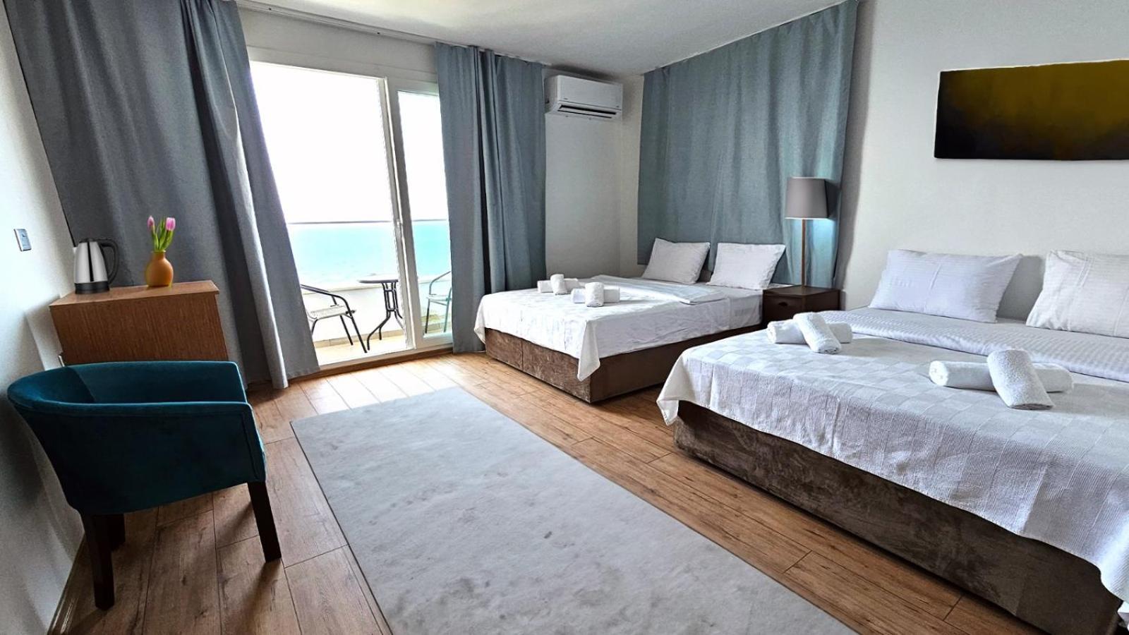 Azure Bay Hotel Ayia Varvara Екстериор снимка