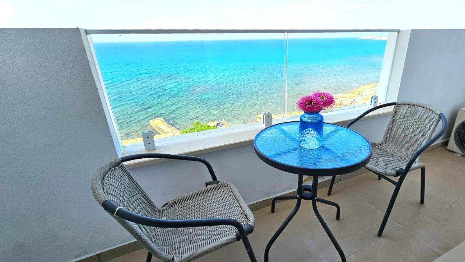 Azure Bay Hotel Ayia Varvara Екстериор снимка