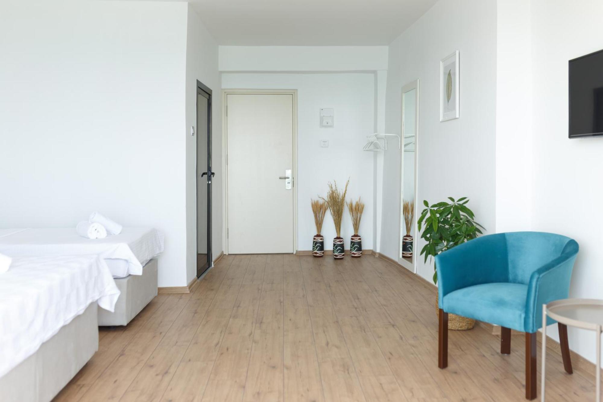 Azure Bay Hotel Ayia Varvara Екстериор снимка