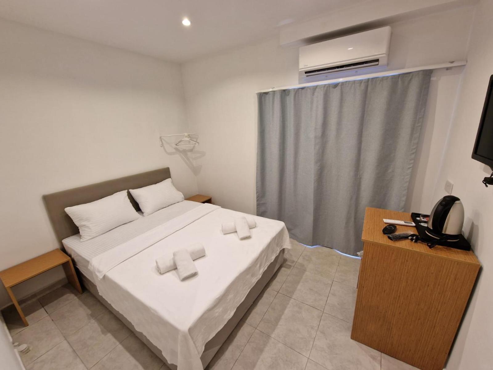 Azure Bay Hotel Ayia Varvara Екстериор снимка