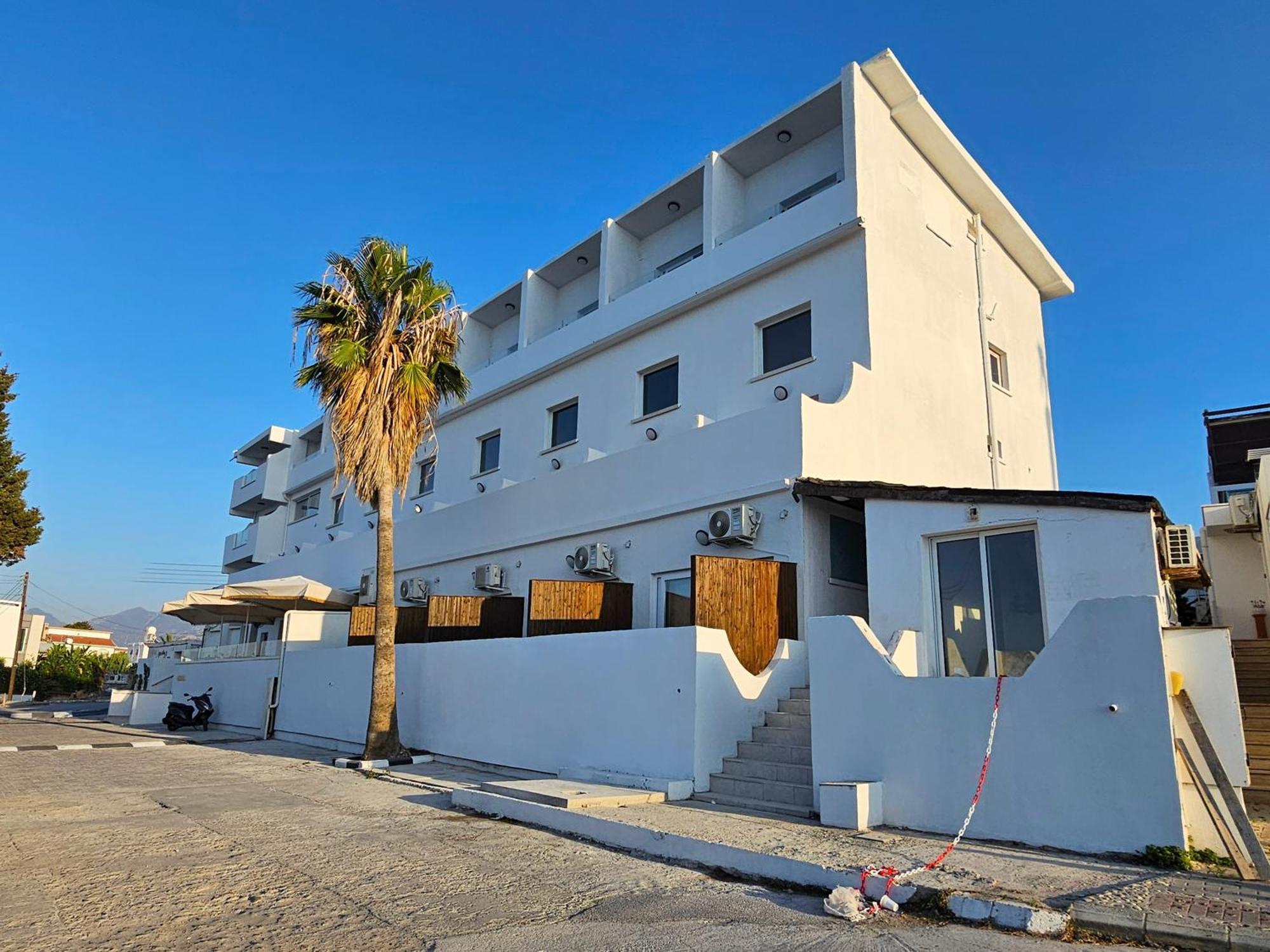 Azure Bay Hotel Ayia Varvara Екстериор снимка